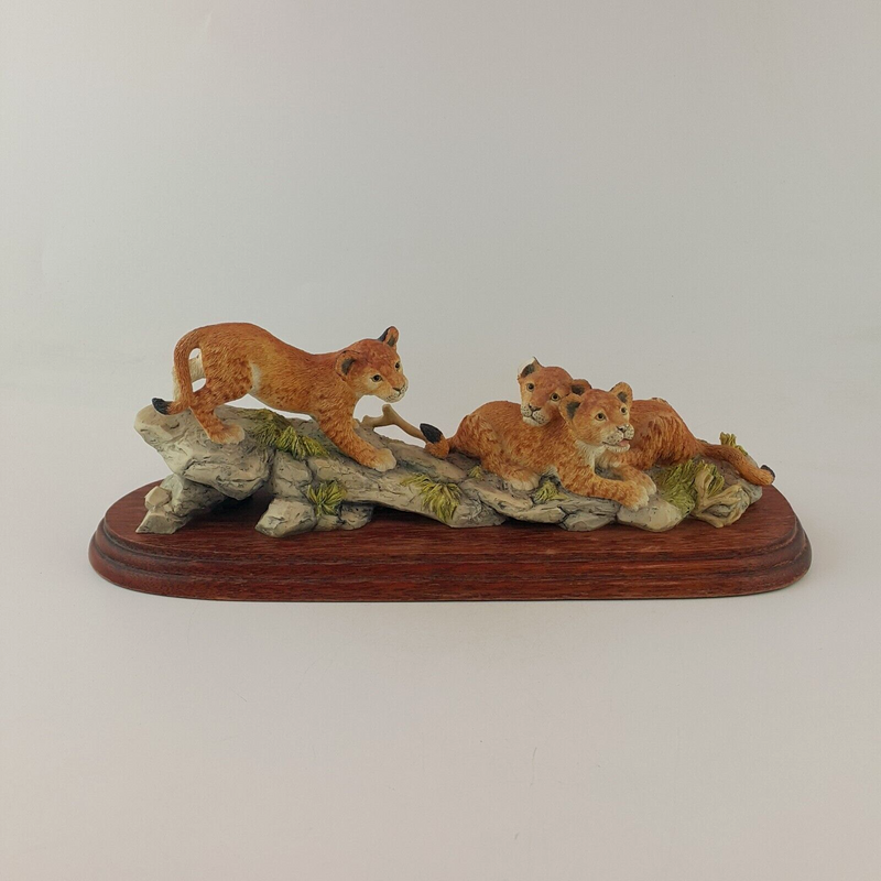 Border Fine Arts Figurine Lion Cubs (Damaged) - 7242 BFA