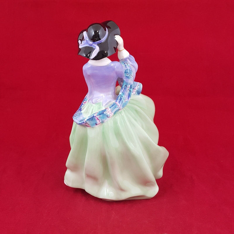 Royal Doulton Figurine HN1833 - Top O’ The Hill (Restored) - 6143 RD