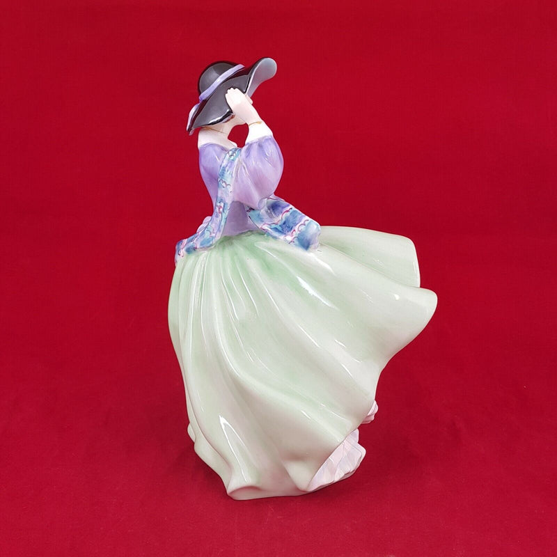 Royal Doulton Figurine HN1833 - Top O’ The Hill (Restored) - 6143 RD