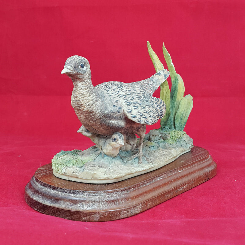 Border Fine Arts Dumfriesshire Scotland Female Pheasant & Chicks (Detached Tail)