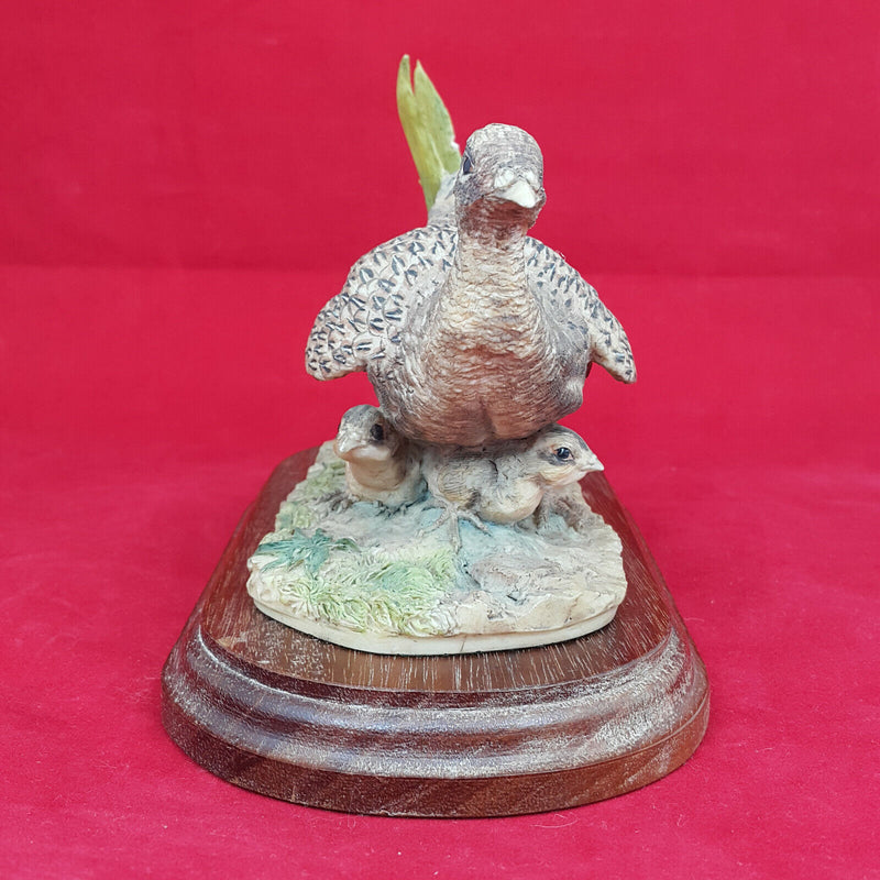 Border Fine Arts Dumfriesshire Scotland Female Pheasant & Chicks (Detached Tail)