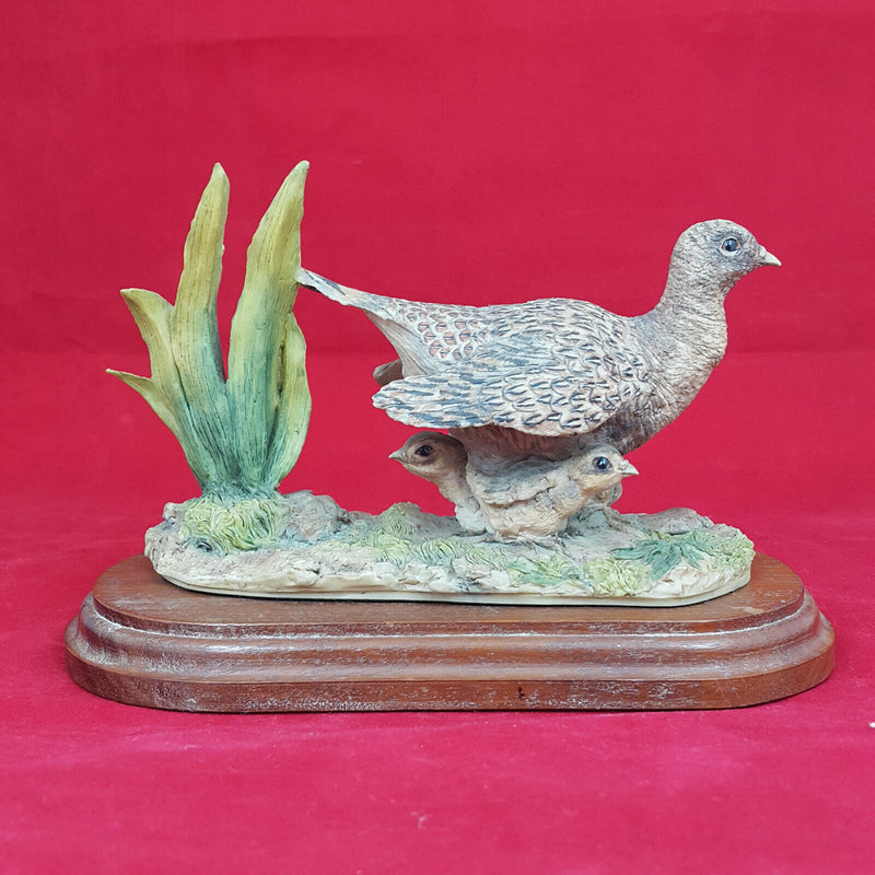 Border Fine Arts Dumfriesshire Scotland Female Pheasant & Chicks (Detached Tail)