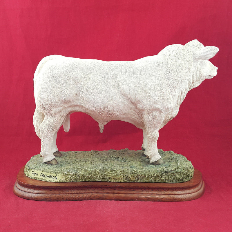 Border Fine Arts - Charolais Bull On Wooden Plinth A9789 (with CoA) - BFA 3304