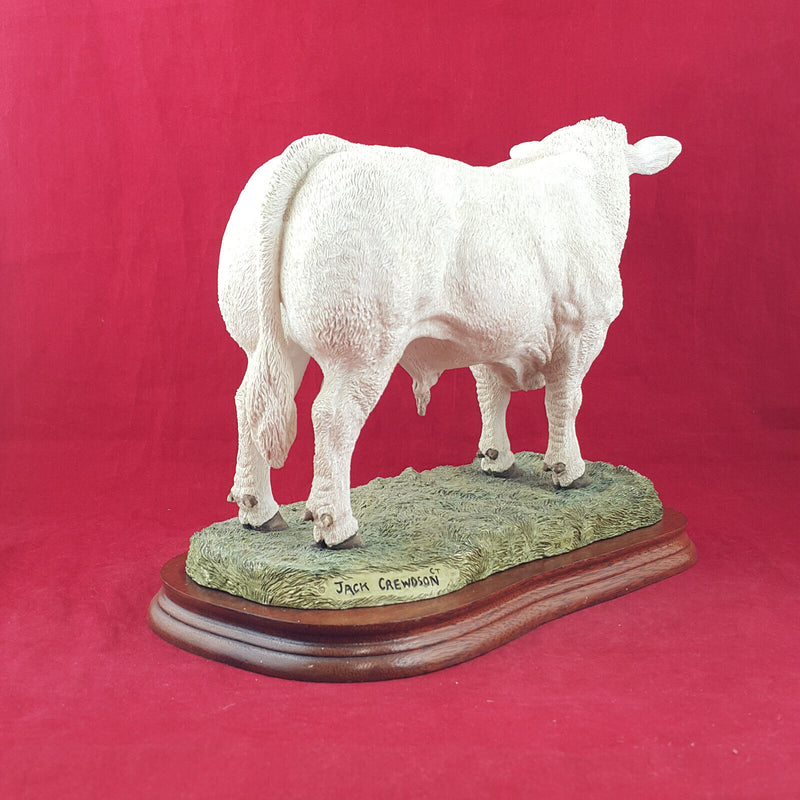 Border Fine Arts - Charolais Bull On Wooden Plinth A9789 (with CoA) - BFA 3304