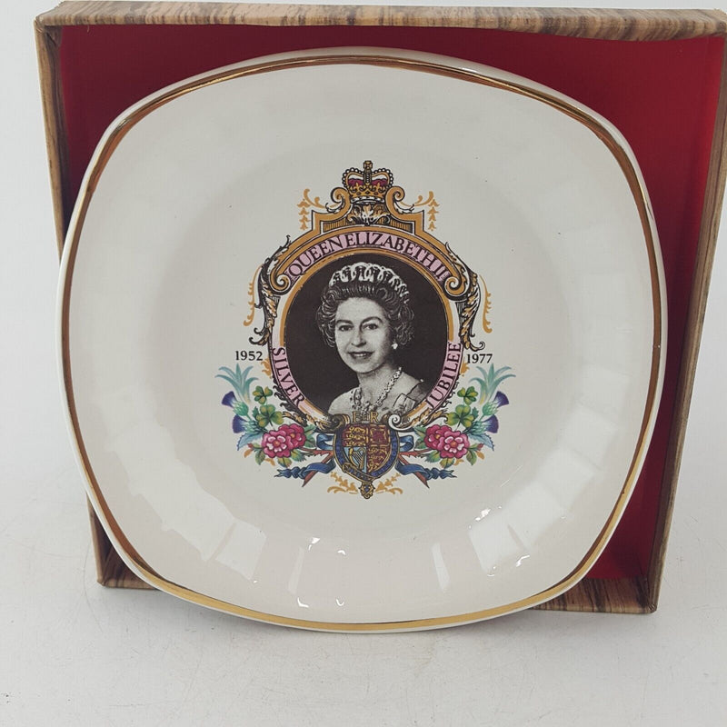 Royal Worcester Pottery Palissy The Silver Jubilee of Queen Elizabeth II - 8786