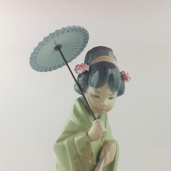 Llardo Figurine - Japanese Geisha With Parasol 4988 - L/N 3649