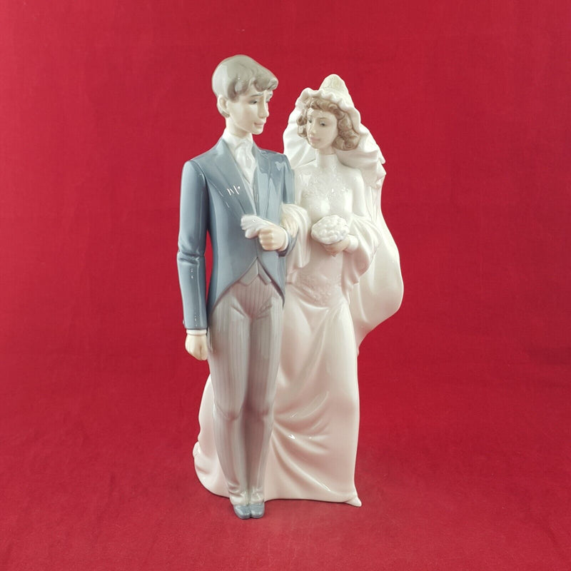 Nao By Lladro Porcelain Figurine 1247 Bride and Groom Wedding Couple - 7980 L/N