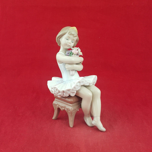 Lladro Figurine 6763 - First Performance - 7698 L/N