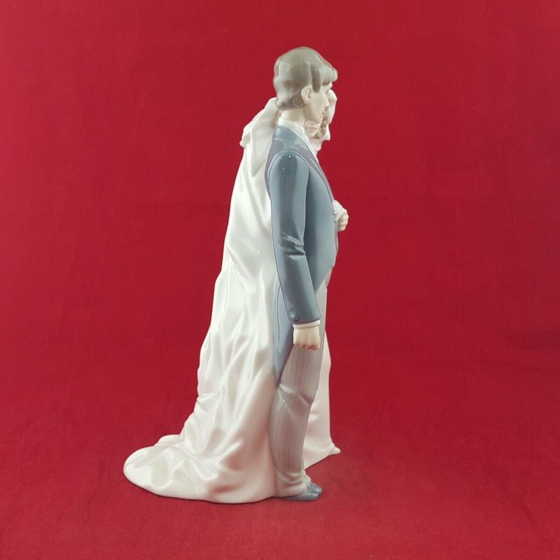 Nao By Lladro Porcelain Figurine 1247 Bride and Groom Wedding Couple - 7980 L/N