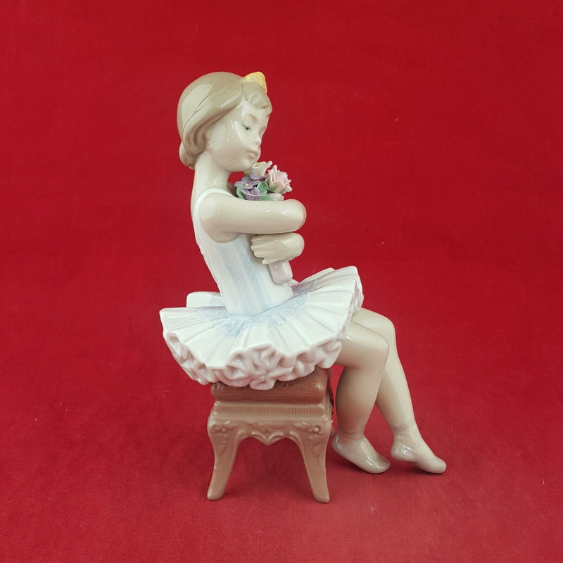 Lladro Figurine 6763 - First Performance - 7698 L/N