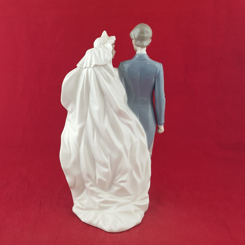 Nao By Lladro Porcelain Figurine 1247 Bride and Groom Wedding Couple - 7980 L/N