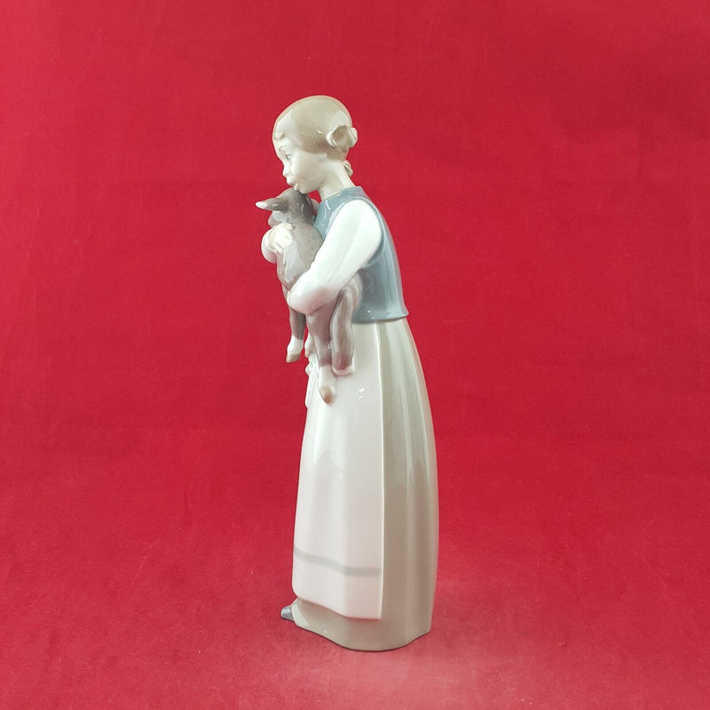 Lladro Porcelain Figurine 1010 Girl with Lamb - 7997 L/N