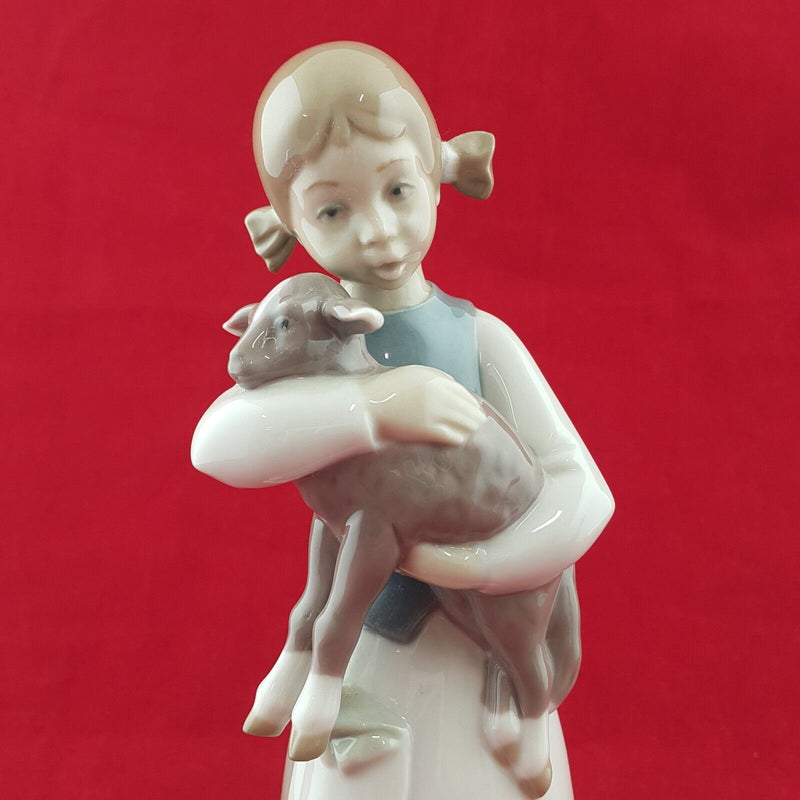 Lladro Porcelain Figurine 1010 Girl with Lamb - 7997 L/N