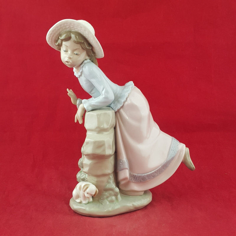 Nao By Lladro - Girl Leaning Over Stone Fence With Puppy - 7599 L/N