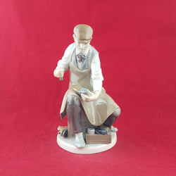 Lladro Figurine 4853 - The Cobbler - Damaged - 7627 L/N