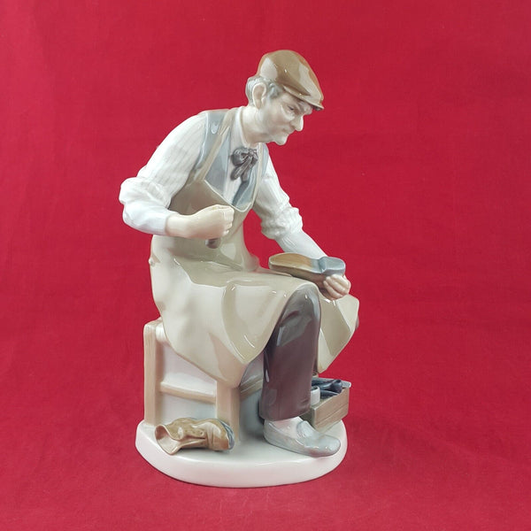 Lladro Figurine 4853 - The Cobbler - Damaged - 7627 L/N