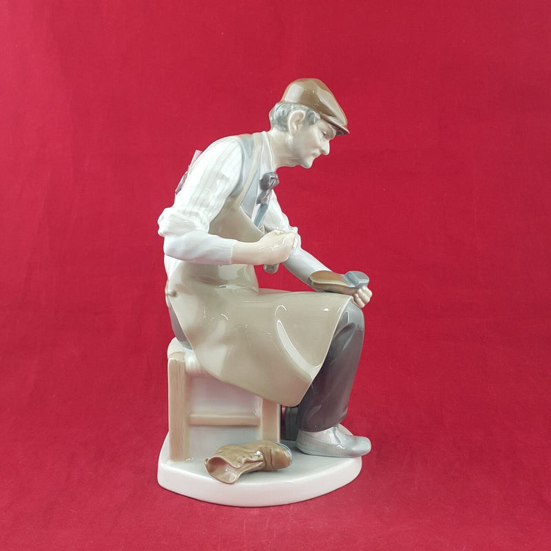 Lladro Figurine 4853 - The Cobbler - Damaged - 7627 L/N