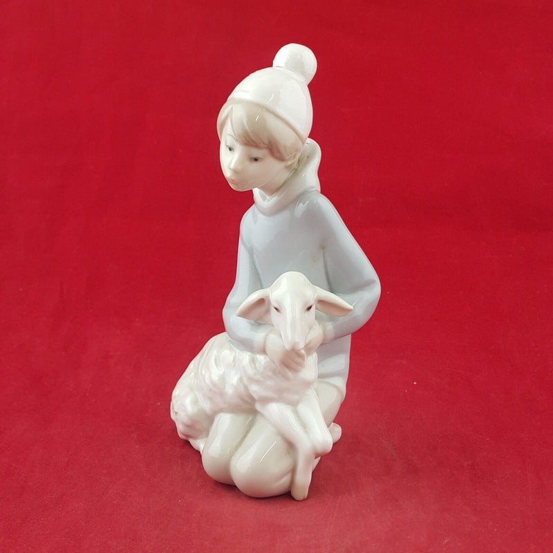 Lladro Figurine 4676 - Shepherd with Lamb - 7598 L/N