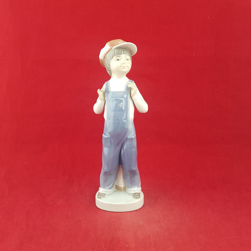 Nao by Lladro Figurine 4898 - Boy From Madrid - 7696 L/N