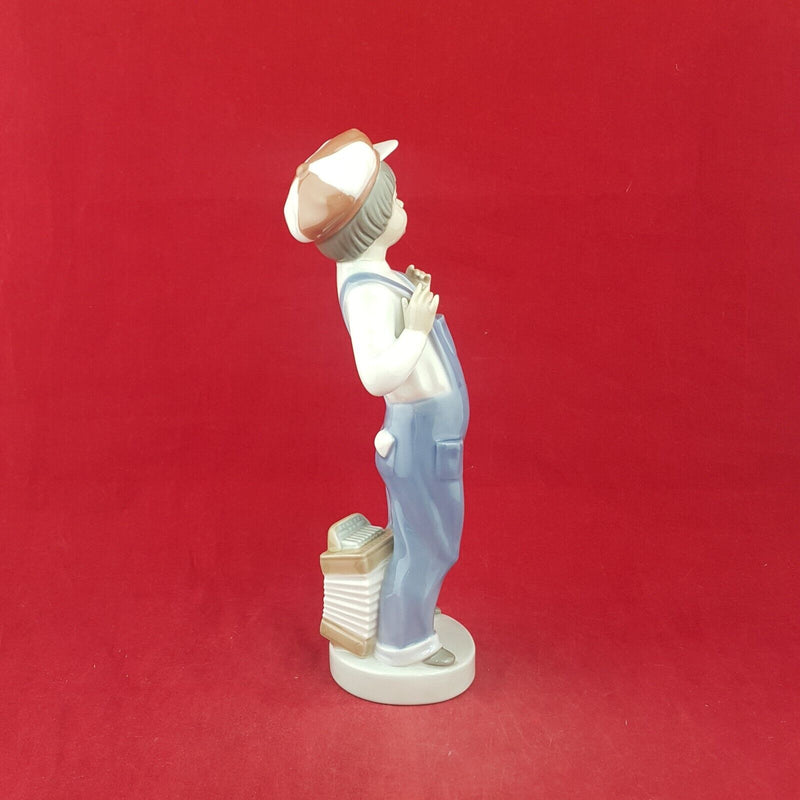 Nao by Lladro Figurine 4898 - Boy From Madrid - 7696 L/N