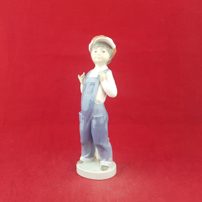 Nao by Lladro Figurine 4898 - Boy From Madrid - 7696 L/N