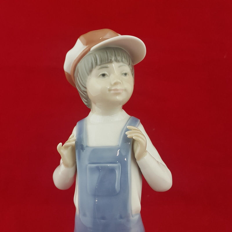 Nao by Lladro Figurine 4898 - Boy From Madrid - 7696 L/N