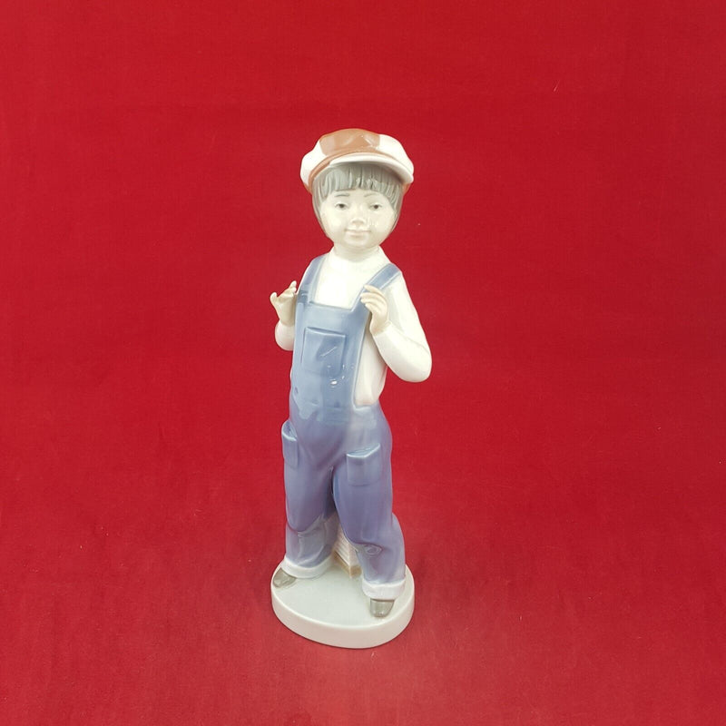 Nao by Lladro Figurine 4898 - Boy From Madrid - 7696 L/N