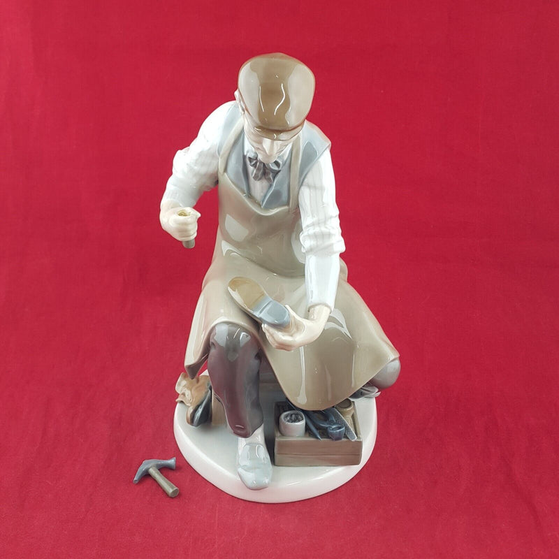 Lladro Figurine 4853 - The Cobbler - Damaged - 7627 L/N