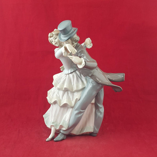 Lladro Porcelain Figurine 5799 Shall We Dance Couple Dancing - 8050 L/N