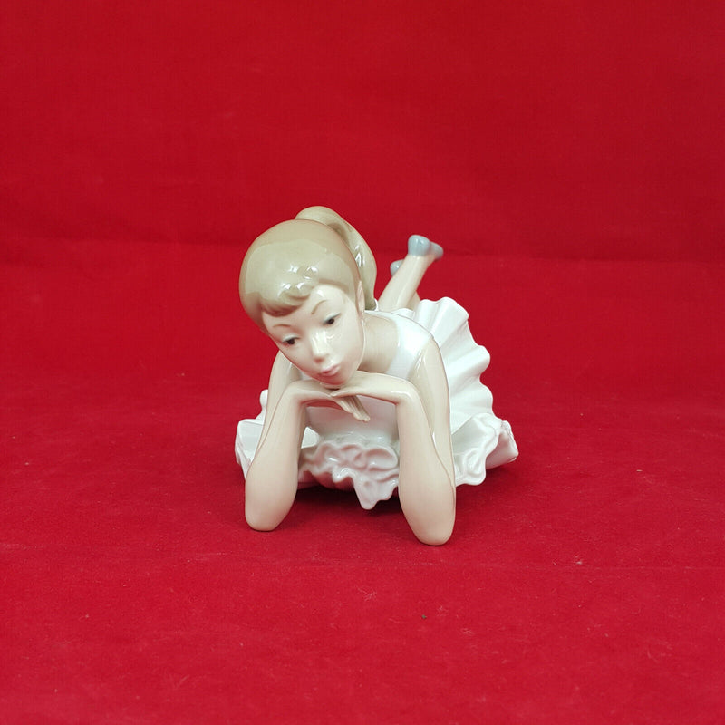 Nao by Lladro - Pensive Ballet (faint scratch)