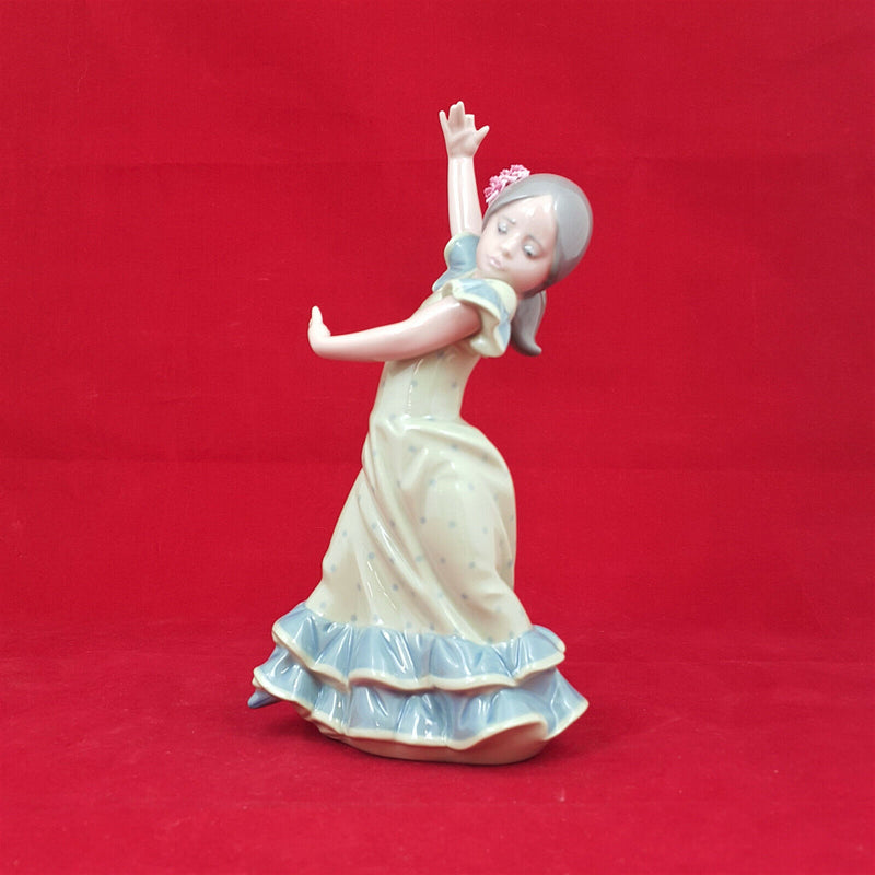 Lladro Figurine Lolita Flamenco Dancer Girl Model Number 5192 (broken finger)