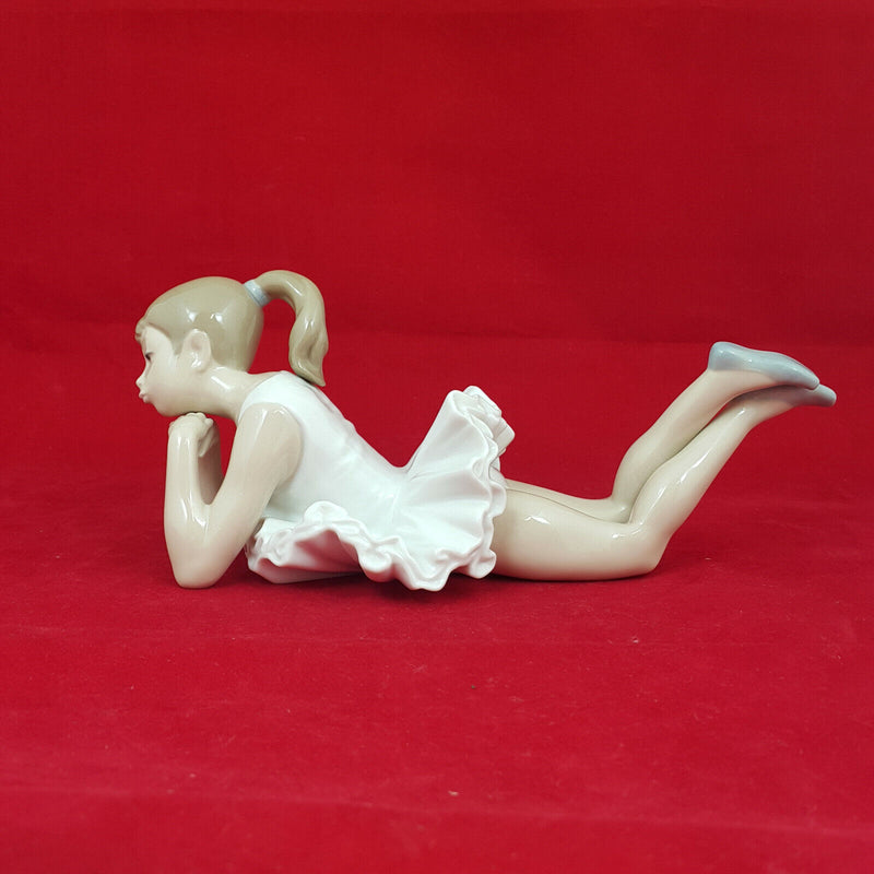 Nao by Lladro - Pensive Ballet (faint scratch)