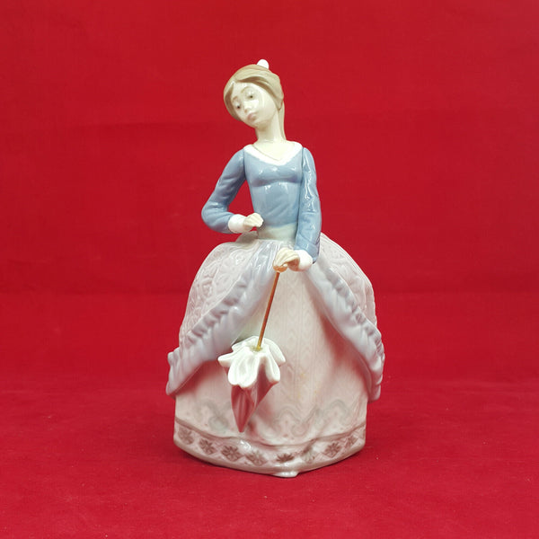 Lladro 5212 Lady with Parasol - Evita