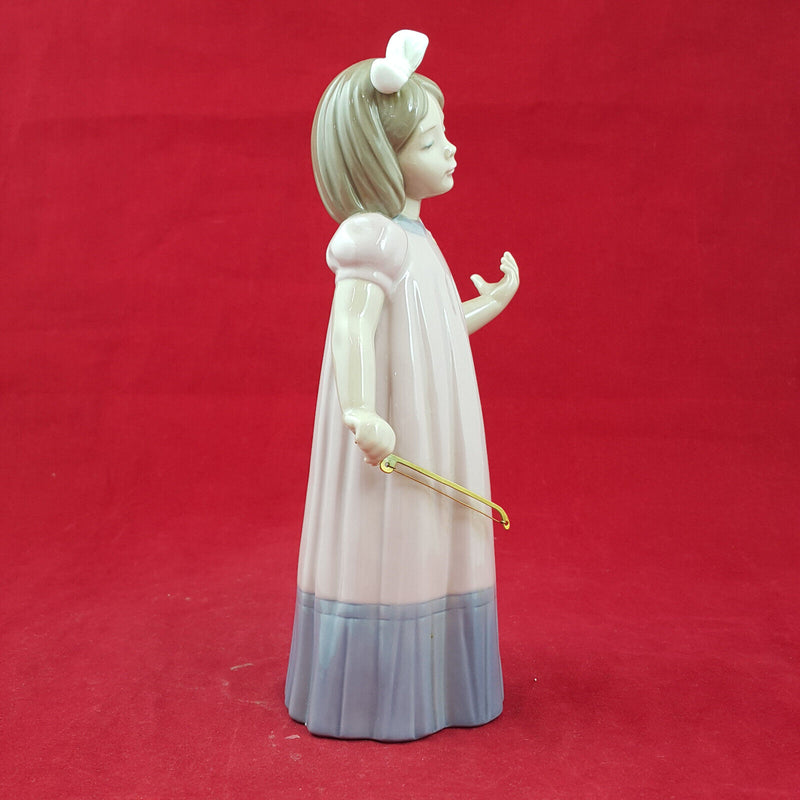 Nao By Lladro - Girl With Violin 1034 - L/N 1215