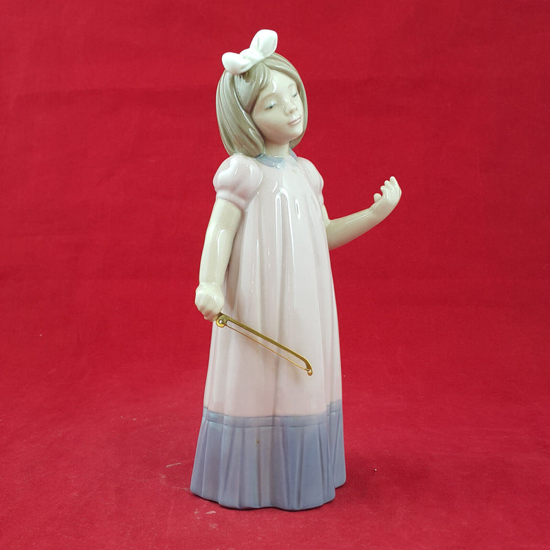 Nao By Lladro - Girl With Violin 1034 - L/N 1215