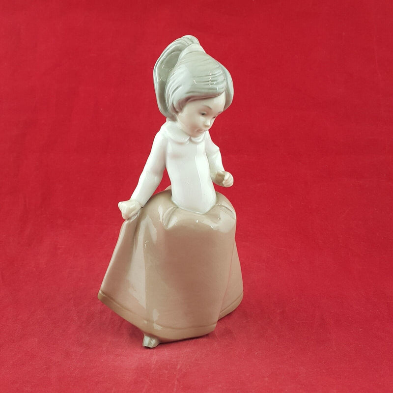 Lladro By Nao Figurine Young Ponytail Girl (Chipped) - 7608 L/N