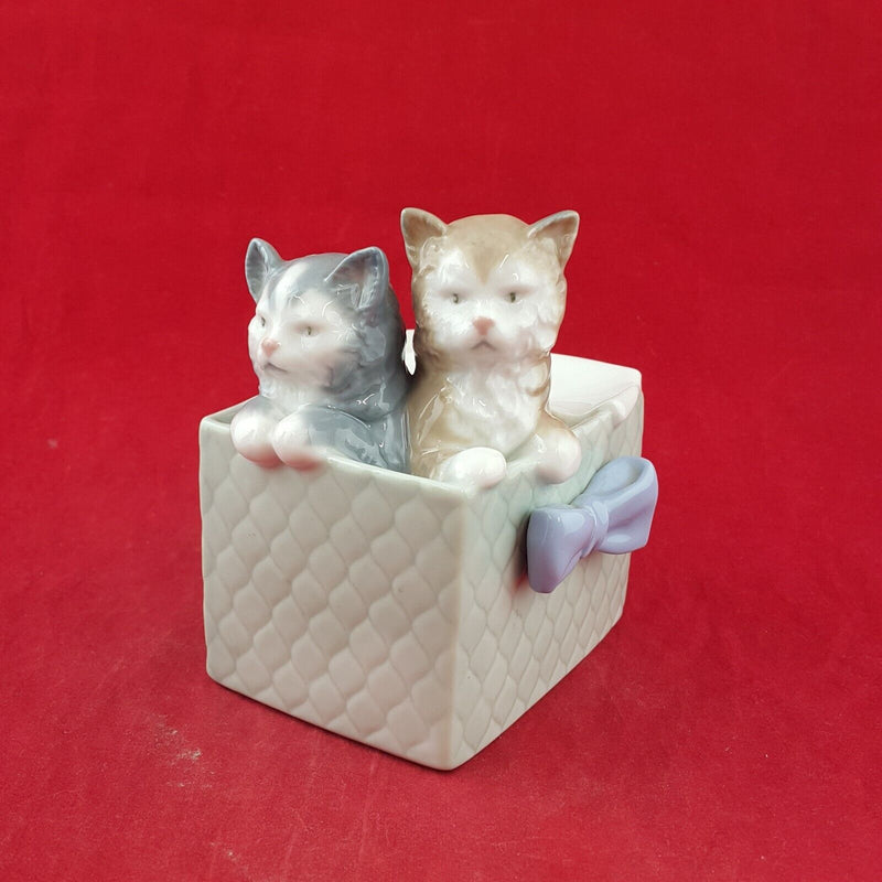 Nao By Lladro Figurine - Purri-fect Gift - Two Kitten in Box (Chipped) - 7216 L/