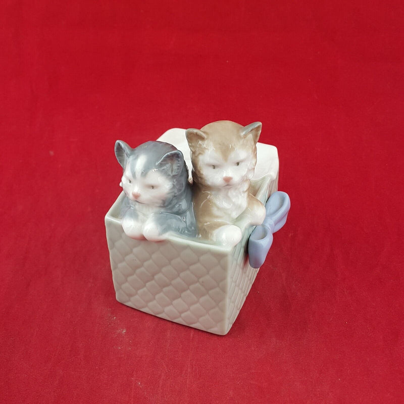 Nao By Lladro Figurine - Purri-fect Gift - Two Kitten in Box (Chipped) - 7216 L/