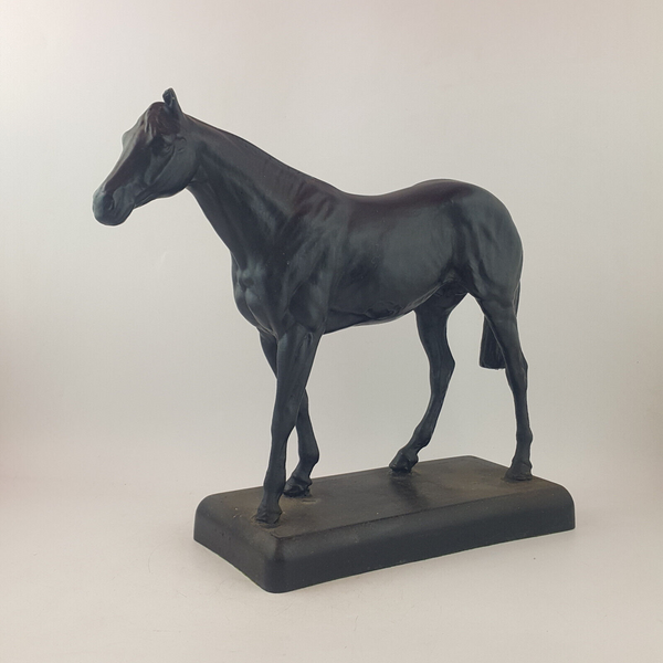 Unmarked Vintage Large Resin Figurine Of A Racehorse (chipped ear) - OP 3668