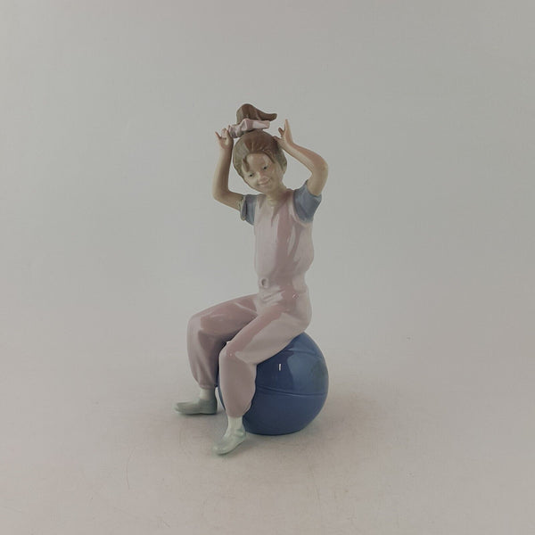 Lladro Nao Figurine Girl Sitting On Ball (Restored) - 9052 L/N