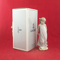 Lladro Figurine - Friend of The Butterflies Girl 6963 (Boxed) - L/N 3620