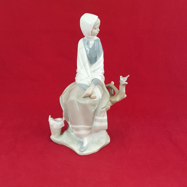 Lladro Figurine 4576 - Shepherd Lady Sitting & Watching A Bird (Restoed) - 5950