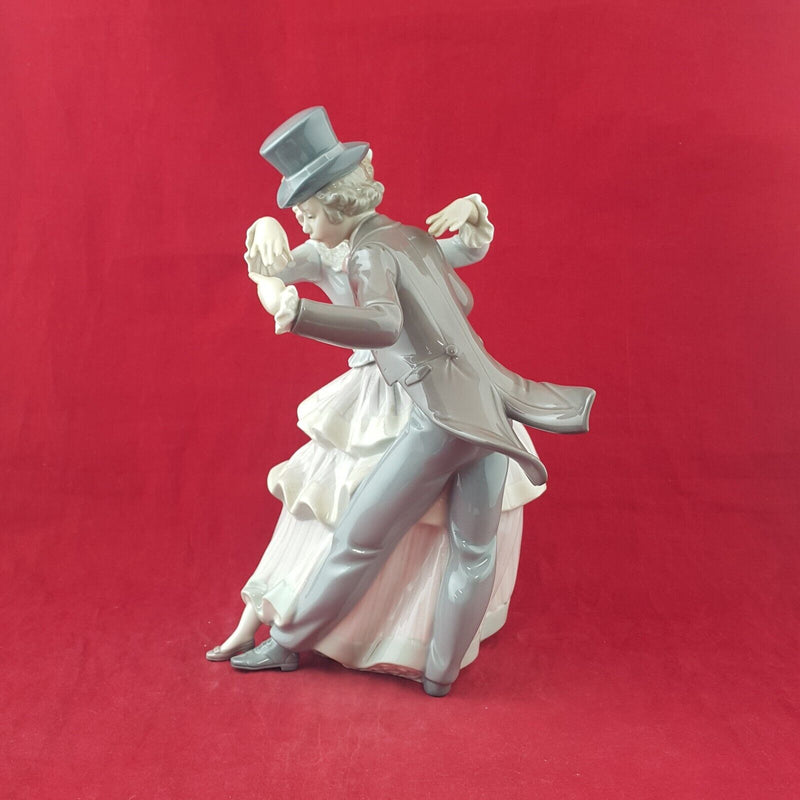 Lladro Porcelain Figurine 5799 Shall We Dance Couple Dancing - 8050 L/N