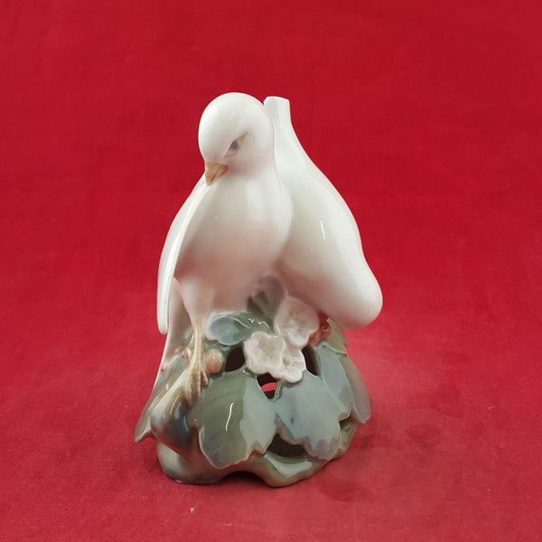 Royal Copenhagen Denmark Bird Figurine 402 Lovebirds (Damaged) - 8220 RCH