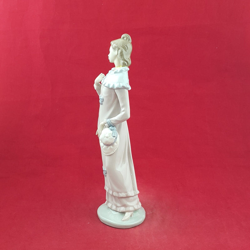 Nao By Lladro Figurine 0219 Lady Holding Fan (Restored) - 8163 L/N