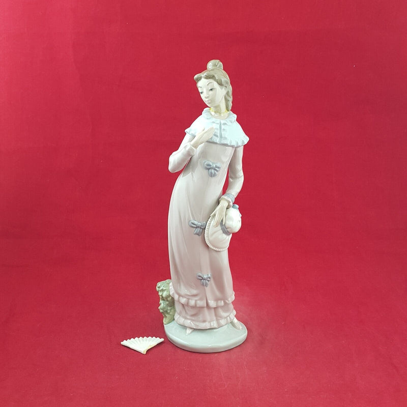 Nao By Lladro Figurine 0219 Lady Holding Fan (Restored) - 8163 L/N