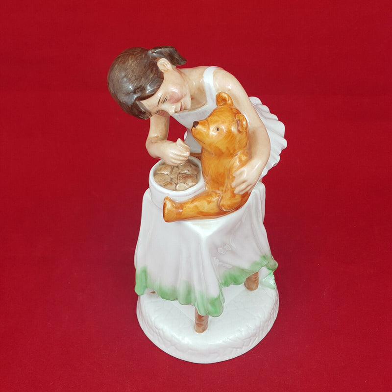 Royal Doulton Figurine - And One For You HN2970 – 260 RD