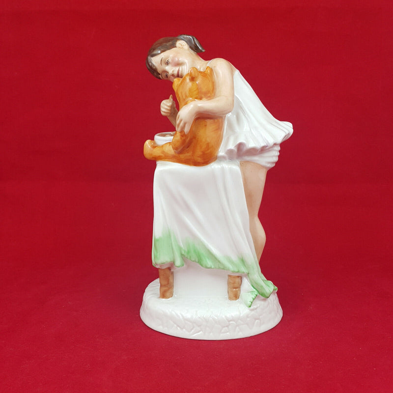 Royal Doulton Figurine - And One For You HN2970 – 260 RD