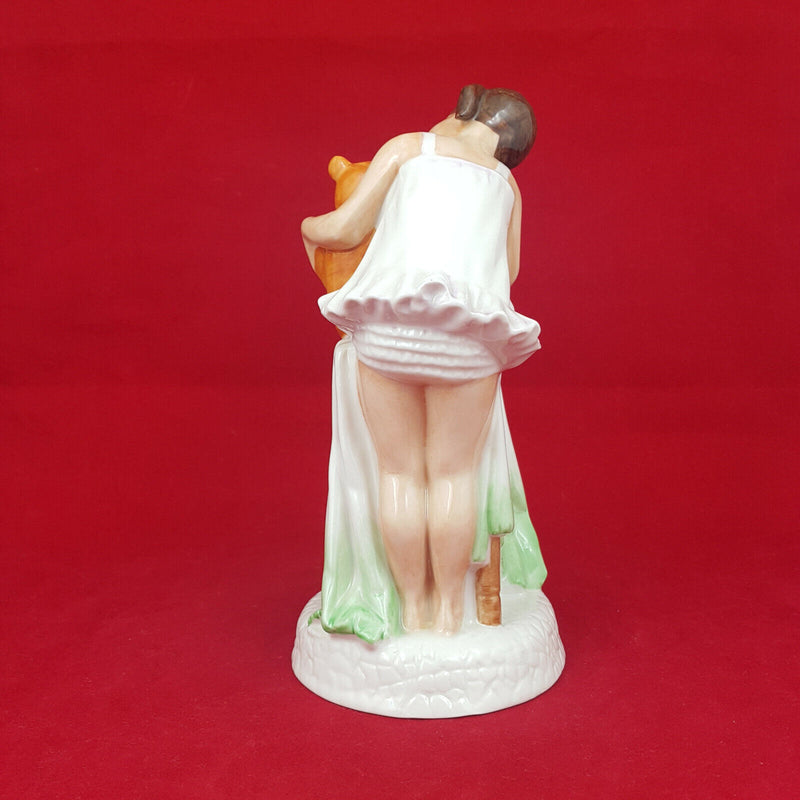 Royal Doulton Figurine - And One For You HN2970 – 260 RD