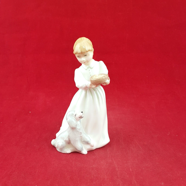 Royal Doulton Figurine 3726 - Dinnertime - 7260 RD